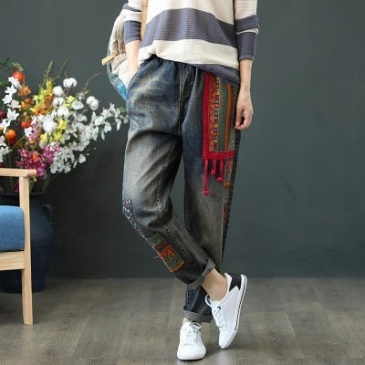 Jeans with vintage embroidered buckle patch