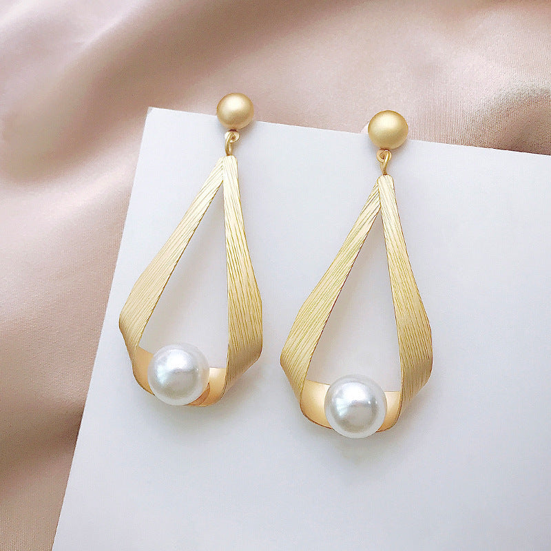 New Simple Pearl Personalized And Temperamental Long Style Eardrops