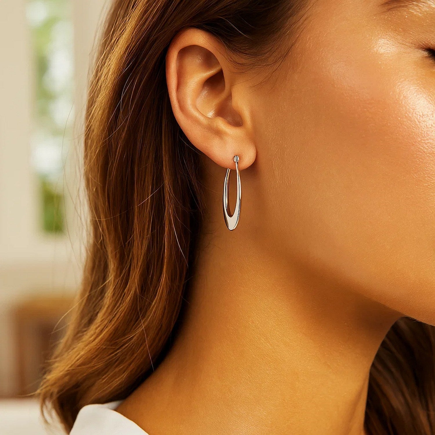 14k White Gold Polished Graduated Oval Hoop Earrings