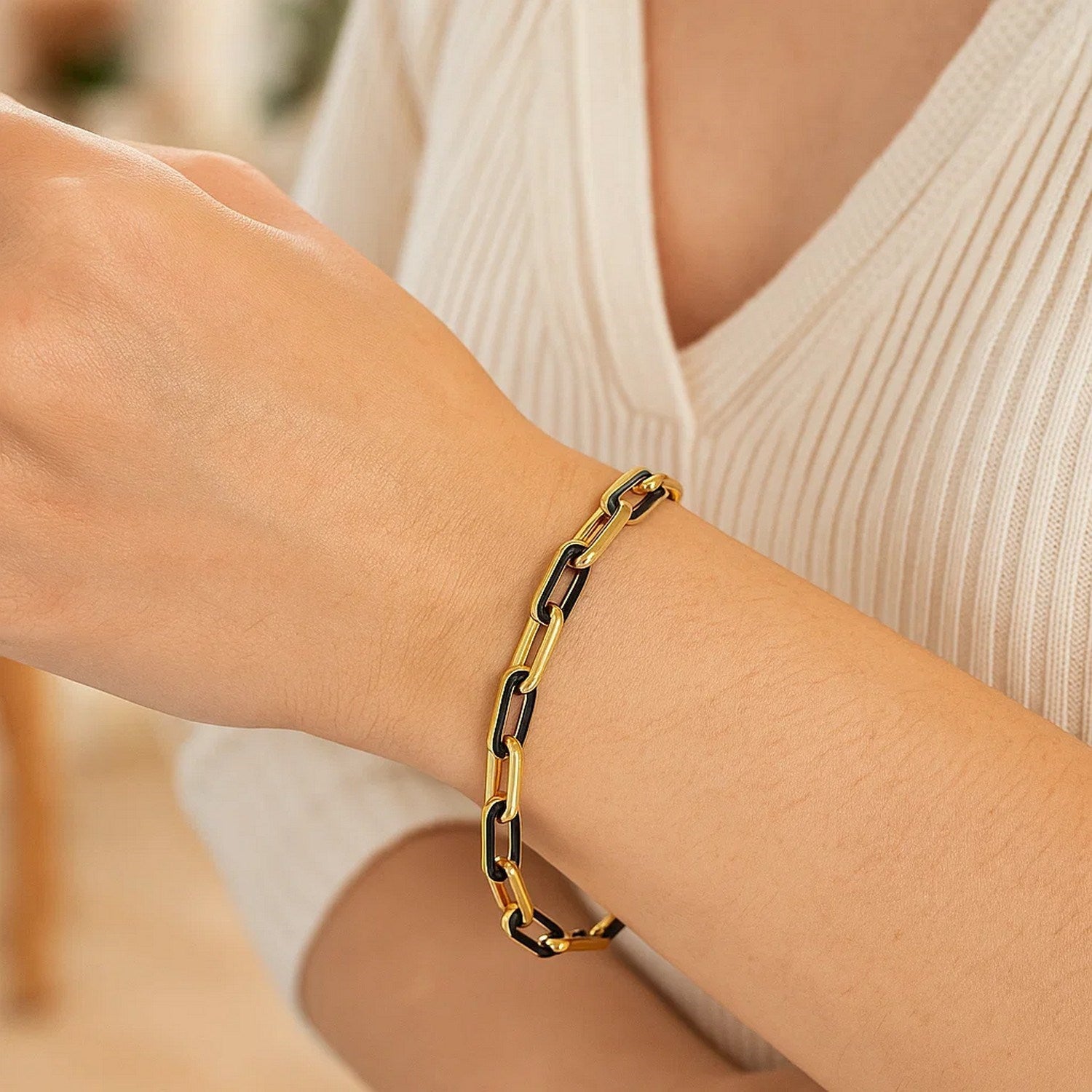 14k Yellow Gold Black Onyx Paperclip Gem Link Bracelet (7.00 mm)