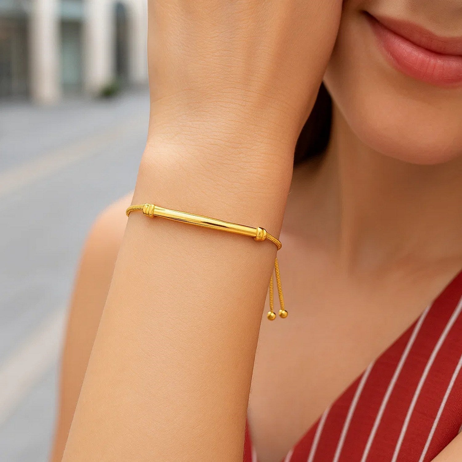 14k Yellow Gold Smooth Curved Bar and Lariat Style Bracelet (1.00 mm)